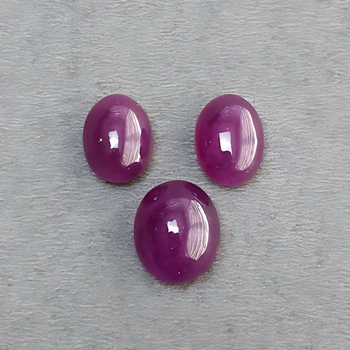 cabochon ovale di rubino