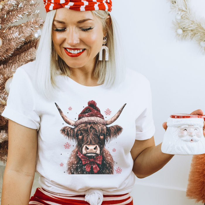 Merry Highland Cow Western Christmas Women's T-shirt - Trendznmore