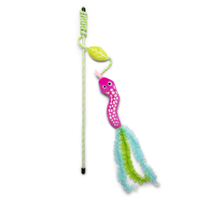 The Quirky Kitty Glow Snake Wand – Glowing Forest Cat Toy with Catnip & Silvervine features a green string, pink and white spotted fish, blue ruffled streamers, and a leaf-shaped decoration for extra feline fun.